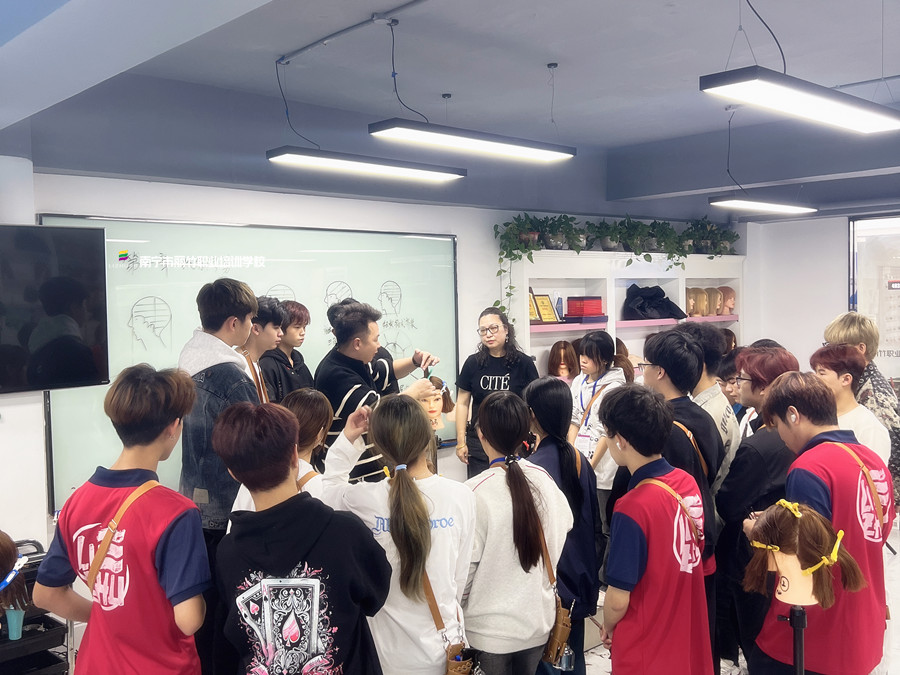 新手學(xué)女士精剪的誤區(qū)，南寧學(xué)發(fā)型