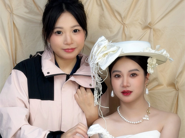 南寧十大化妝培訓作品：禮帽新娘造型