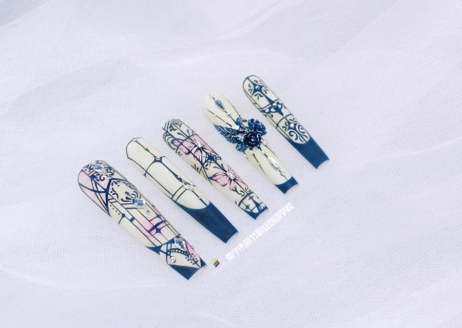 手繪窗花美甲，南寧美甲設(shè)計(jì)專業(yè)作品