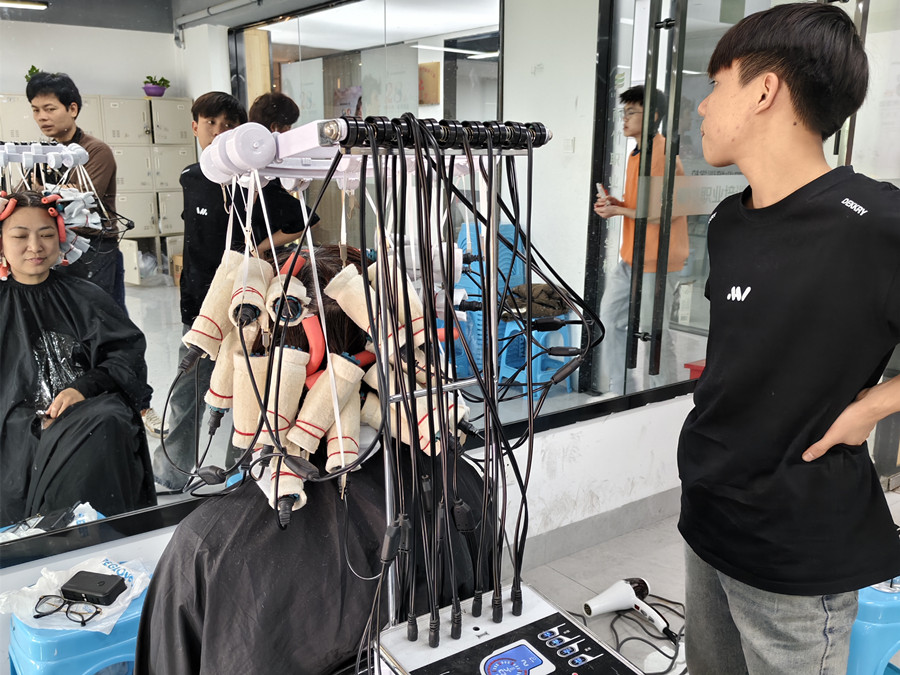 專業(yè)燙發(fā)的前后對比，南寧美發(fā)燙染實訓(xùn)課堂