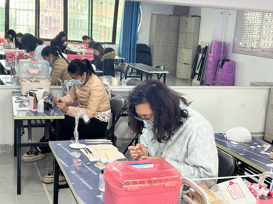 南寧美甲創(chuàng)業(yè)，歡迎到麗竹美甲學(xué)校