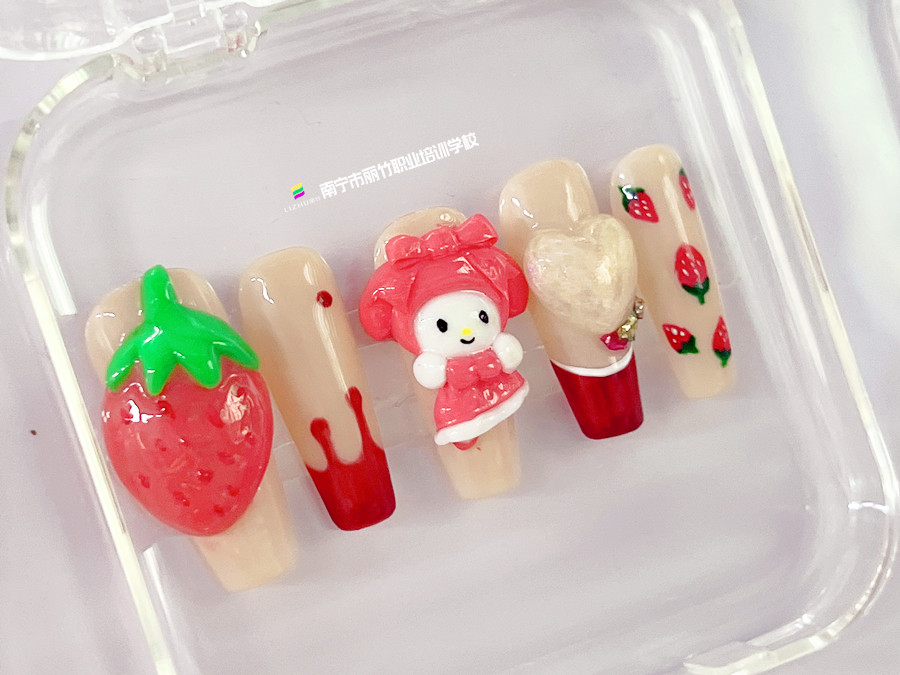 雕花卡通美甲，南寧美甲進(jìn)修培訓(xùn)作品