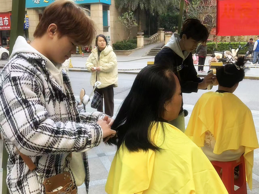 新手剪女士中長發(fā)核心技巧，南寧美發(fā)造型學(xué)校分享