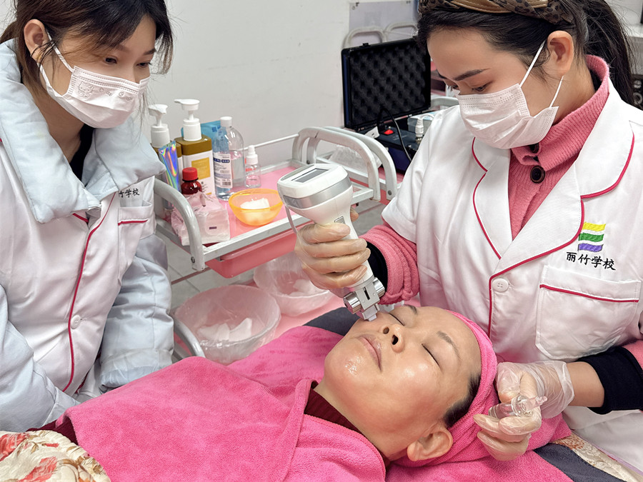 操作水光的步驟關(guān)鍵，南寧皮膚管理培訓(xùn)